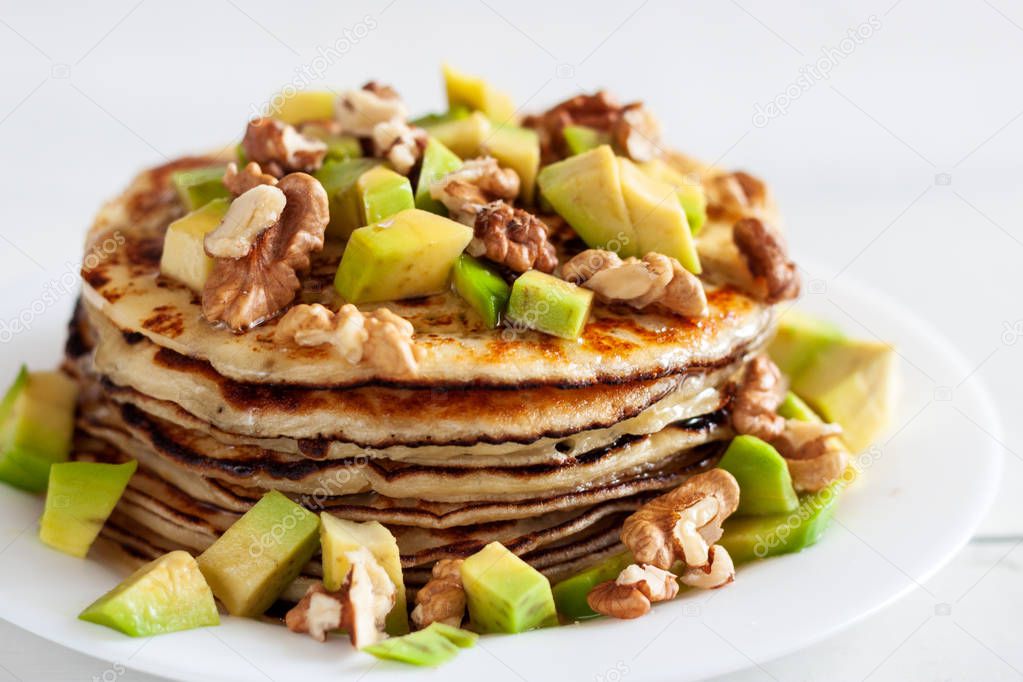 pancakes with honey and nuts