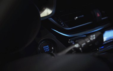 motoru Başlat Durdur düğmesini araç iç