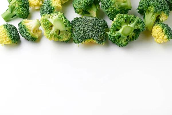 Vzorek Syrové Brokolice Samostatný Zelenina Abstraktní Pozadí Brokolice Bílém Pozadí — Stock fotografie