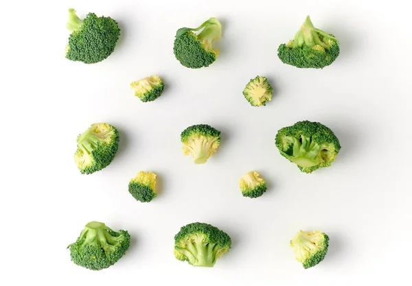 Bílé Pozadí Syrové Brokolice Samostatný — Stock fotografie