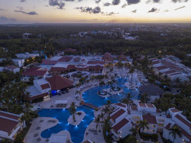 Hotel Occidental Punta Cana günbatımı ışıklarda, Dominik Cumhuriyeti