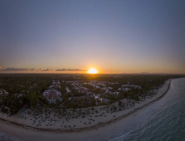Hotel Occidental Punta Cana günbatımı ışıklarda, Dominik Cumhuriyeti