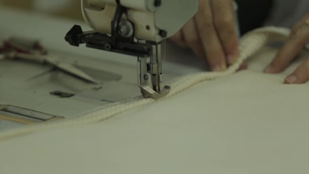 缝制皮革细节的视频 — 图库视频影像