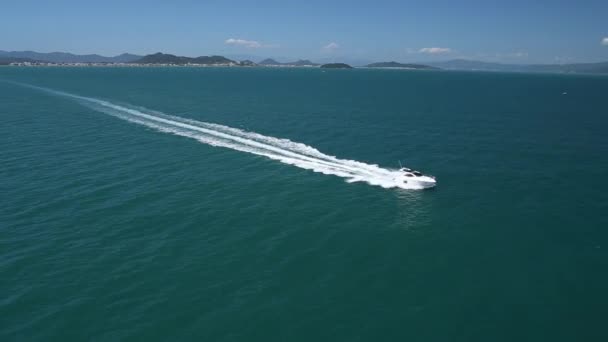 Vista Aérea Rápida Del Barco — Vídeos de Stock