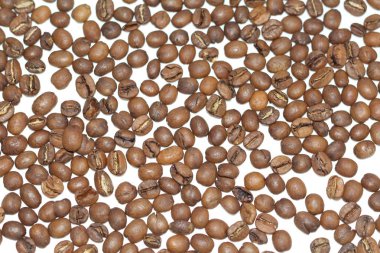 Kahve doku tahıl. Kahve taneleri yüzeyinde dağılmış. Yakın çekim.