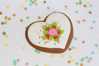 Tatlım - Sevgililer günü veya sevdiklerinize hediye gingerbread. Kalp aşk bir sembolüdür. Gingerbread.