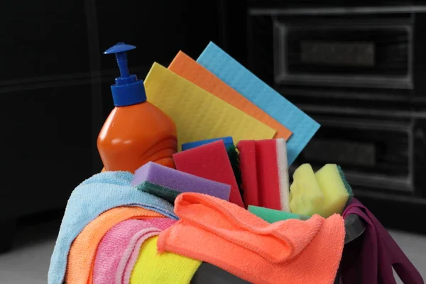 Housekeeping - houses, apartments and offices. Bucket with cleaning products for cleaning. — Stock Photo, Image