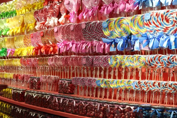 手工制作的糖果。大商店里五颜六色的糖果. — 图库照片