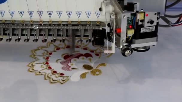 Moscow 2019 Machine Embroidery Textile Patterns Drawing Fabric Embroidery Machine — Stock Video