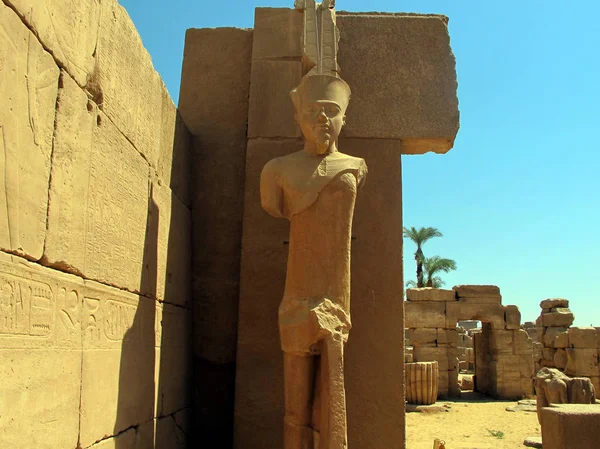 Chrám Karnak v Luxoru je největší chrám složité starověkého Egypta. — Stock fotografie