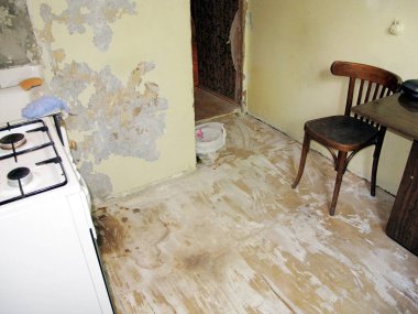 Eski kirli daire. Eski dairelerin onarımı başladı.