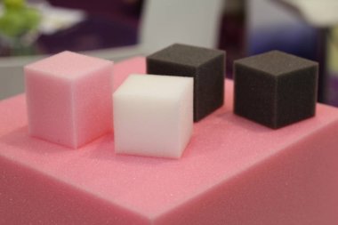 Mobilya fabrikaları için parlak renkli köpük kauçuk.