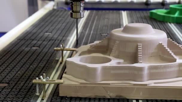 Cnc Fräsmaschine Maschine Für Hochwertige Fräs Und Gravieroberflächen Von Teilen — Stockvideo