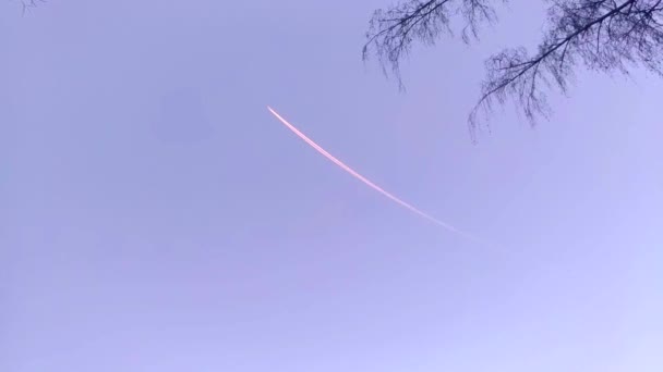 Samolot Szlak Wysoko Niebie Płaszczyzna Startu Niebie Można Zobaczyć Ślad — Wideo stockowe