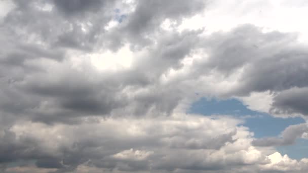 Nuvens Escuras Céu Entre Nuvens Escuras Você Pode Ver Céu — Vídeo de Stock