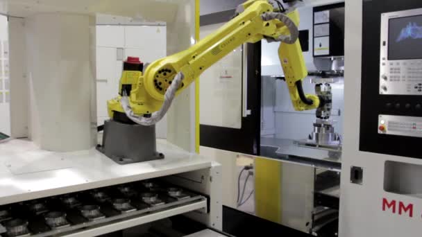 Moscow 2019 Using Industrial Manipulator Modern Metal Manufacturing Plant Robotic — Stock Video