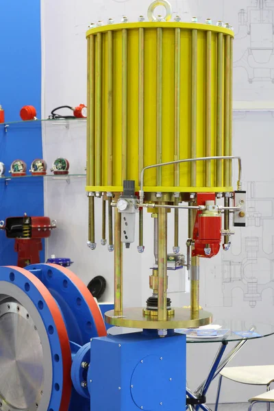 액체 및 기체 흐름의 자동 제어를 위한 특수 밸브 설계 — 스톡 사진