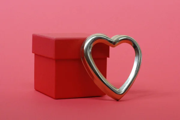 Red gift box with golden hearts. Place for text. — Stock Photo, Image