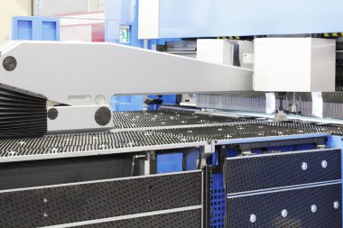 Metal işleme makinesi. Cnc metal işleme frezeleme makinesi.