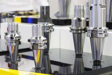 CNC makine için büyük boy frezeleme chuck. Metal.