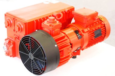 Elektrikli motor. Senkronize motor. Doldurma ekipmanları, fabrikalar için endüstriyel ekipmanlar. Gıda endüstrisi.