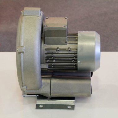 Elektrikli motor. Senkronize motor. Doldurma ekipmanları, fabrikalar için endüstriyel ekipmanlar. Gıda endüstrisi.