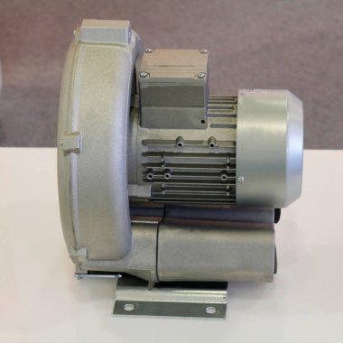 Elektrikli motor. Senkronize motor. Doldurma ekipmanları, fabrikalar için endüstriyel ekipmanlar. Gıda endüstrisi.