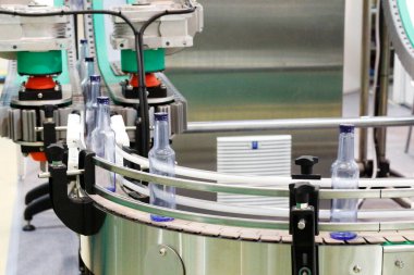 Montaj hattı. Titreşimli ışınlama mühendisliği gelişimi. Titreşimli taşıyıcılar üretimde. Teknoloji.