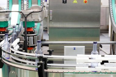 Montaj hattı. Titreşimli ışınlama mühendisliği gelişimi. Titreşimli taşıyıcılar üretimde. Teknoloji.