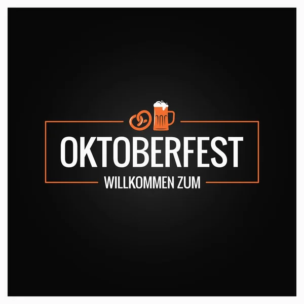 Oktoberfest logotipo com caneca de cerveja e pretzel no fundo preto — Vetor de Stock