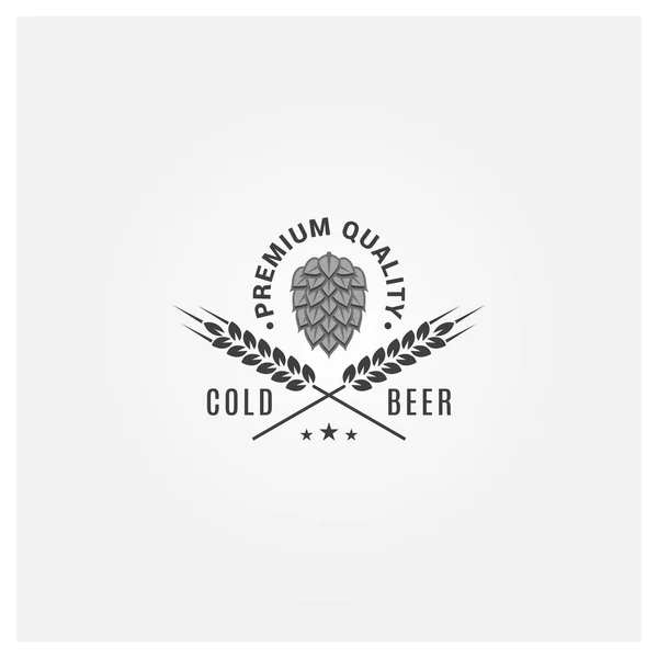 Logotipo da cerveja com lúpulo e trigo sobre fundo branco — Vetor de Stock