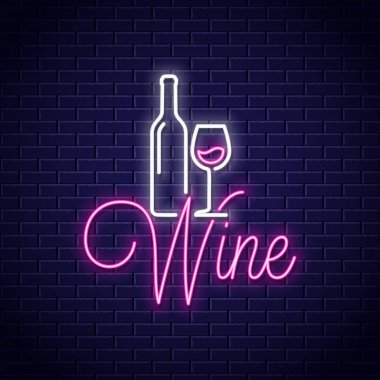 Şarap neon afiş. Şişe ve bardak şarap neon duvar arka plan üzerinde oturum