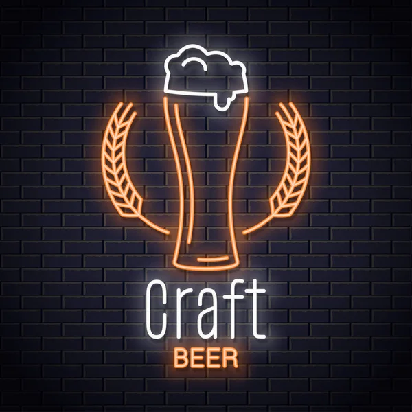 Bierglas mit Weizen-Neon-Logo. Craft-Brauerei — Stockvektor