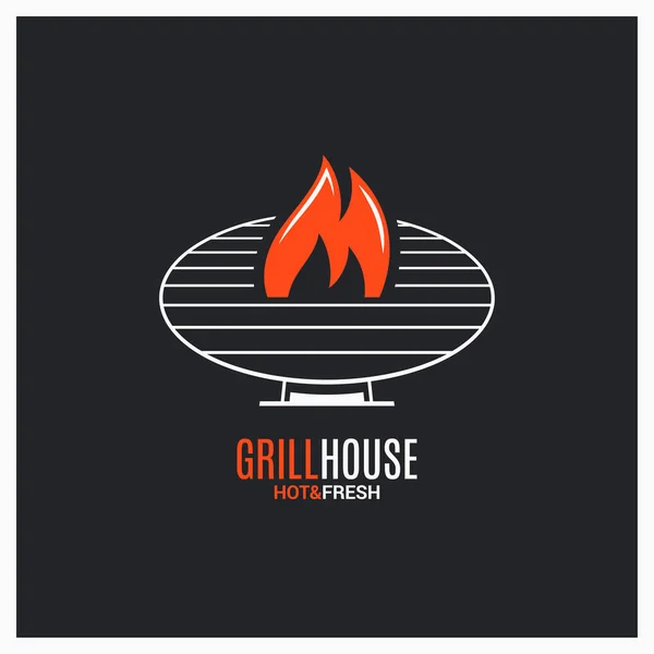 Grill-Logo. Grill mit Feuerzeichen auf schwarz — Stockvektor