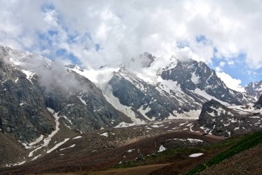 görünümünü Çimbulak Kayak Merkezi, Almatı, Kazakistan 