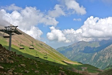görünümünü Çimbulak Kayak Merkezi, Almatı, Kazakistan 