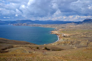 deniz kıyı şeridi gündüz, havadan görünümü