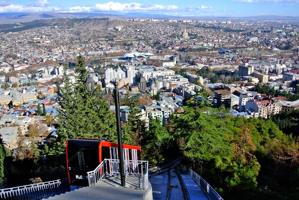 Mtatsminda Hill, Tiflis, Gürcistan füniküler istasyonu şehir görüntüleyin