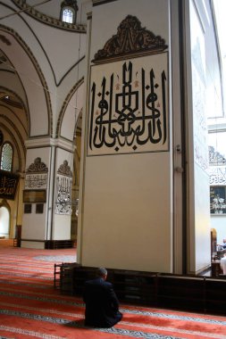 Tapınak, Bursa, Türkiye'de oturan adam