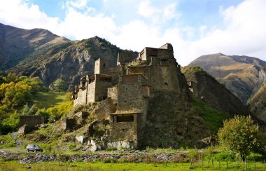 Shatili sonbahar görünümünü, tarihi uzaktan bulunan, Gürcistan'daki yayla Köyü