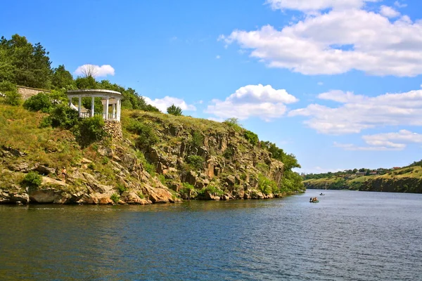 uçurum, Zaporozhye üzerinde gezi platformu ile nehir Dinyeper kanal