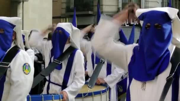 Álarcos Férfiak Beat Dobok Során Éves Vallási Felvonulás Semana Santa — Stock videók