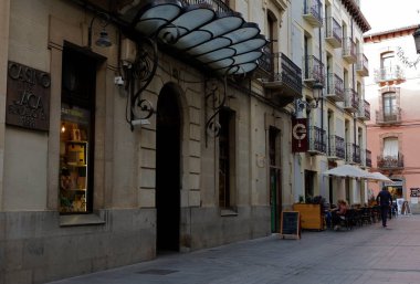 Jaca Caddesi manzaralı, Aragon, İspanya 