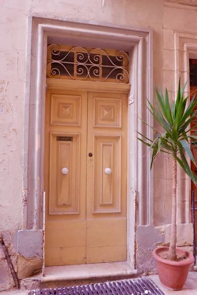 Birgu Malta Üzerinde Metal Süslemelerle Klasik Tarzda Ofis Apartman Dairesinin — Stok fotoğraf