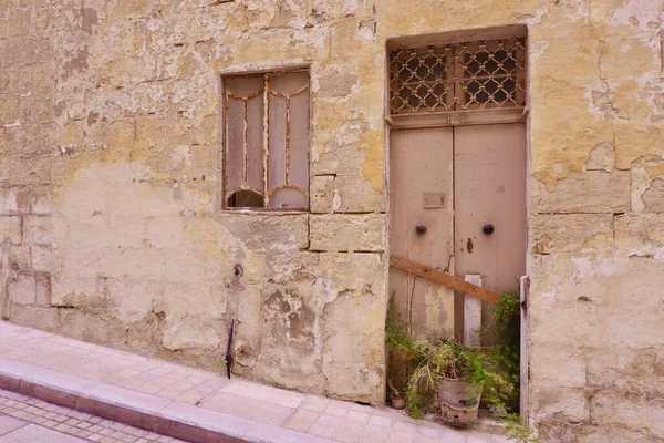 Puertas Ventana Casa Abandonada Con Pared Mala Calidad — Foto de Stock