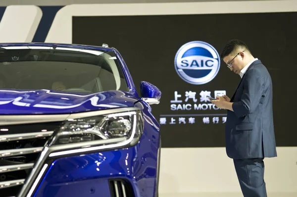 Ember Látogat Stand Saic Motor Alatt Kína Guangzhou Nemzetközi Autó — Stock Fotó