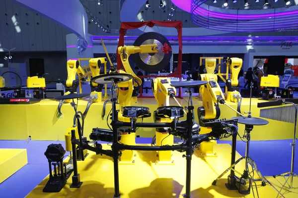 Braços Robôs Gree Electric Tocam Instrumentos Musicais Durante Quarta Exposição — Fotografia de Stock