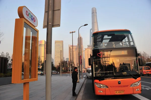 Двухэтажный Экскурсионный Автобус Искусственного Интеллекта Разработанный Пекинским Технологическим Гигантом Baidu — стоковое фото
