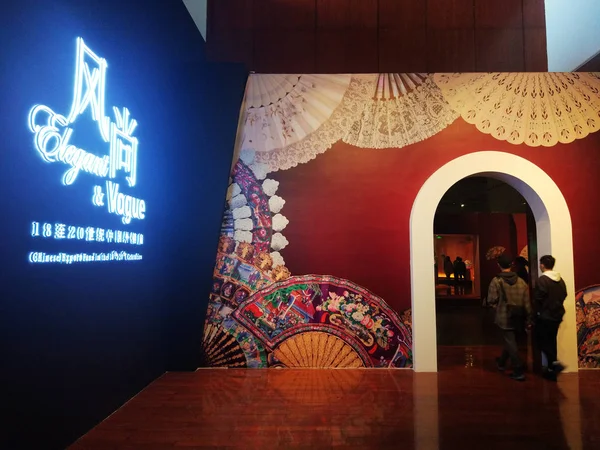 Visitatori Godono Pezzi Squisiti Fan Che Combinano Artigianato Cantonese Sapori — Foto Stock