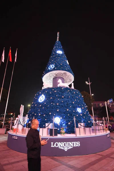 Ein Weihnachtsbaum Wert Von 500 000 Yuan 503 Dollar Der — Stockfoto
